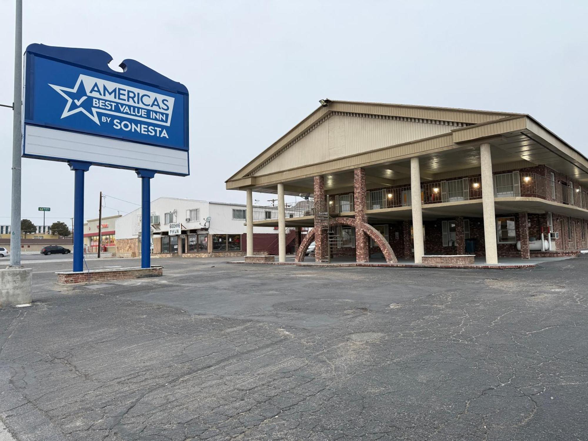 Americas Best Value Inn Wendover Exterior photo